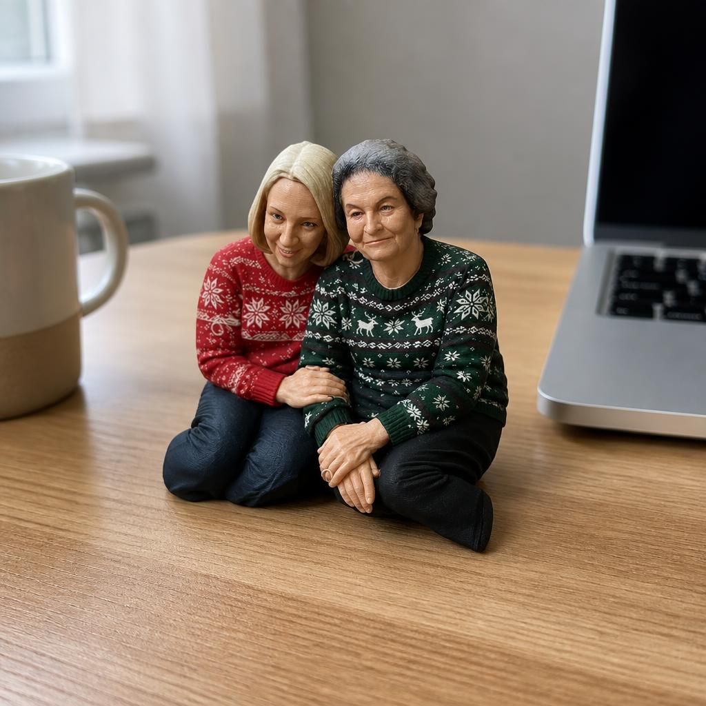 Polly and me as a real 3D print on a desk
