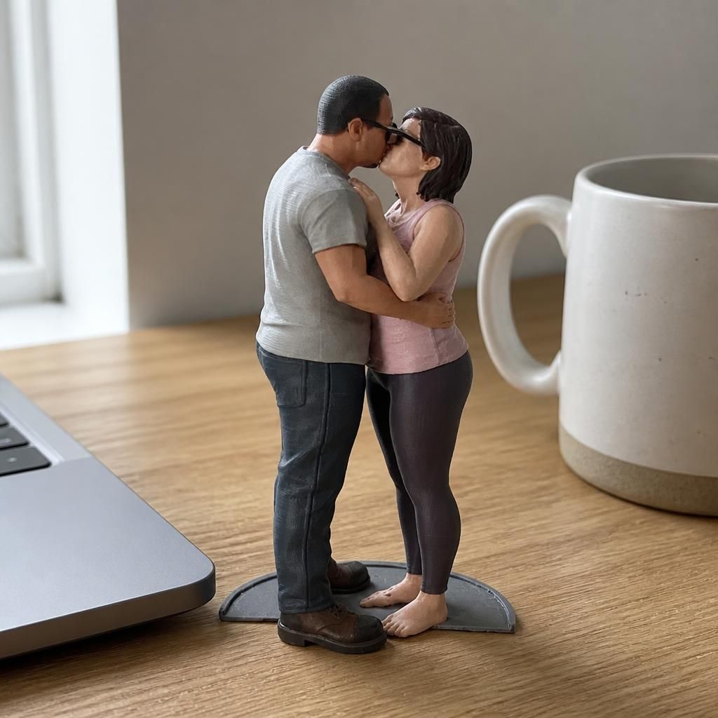Derek and Maurie as a real 3D print on a desk