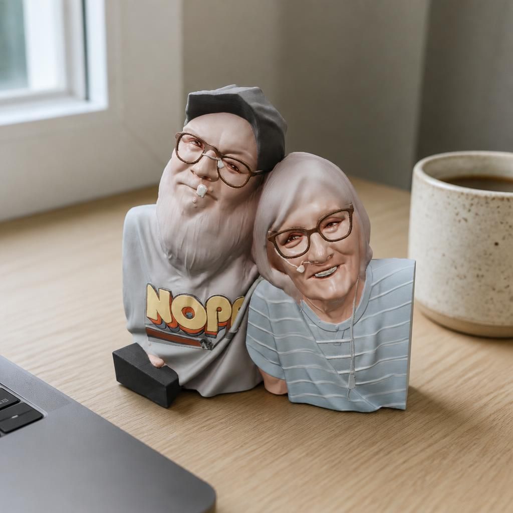 Siblings as a real 3D print on a desk