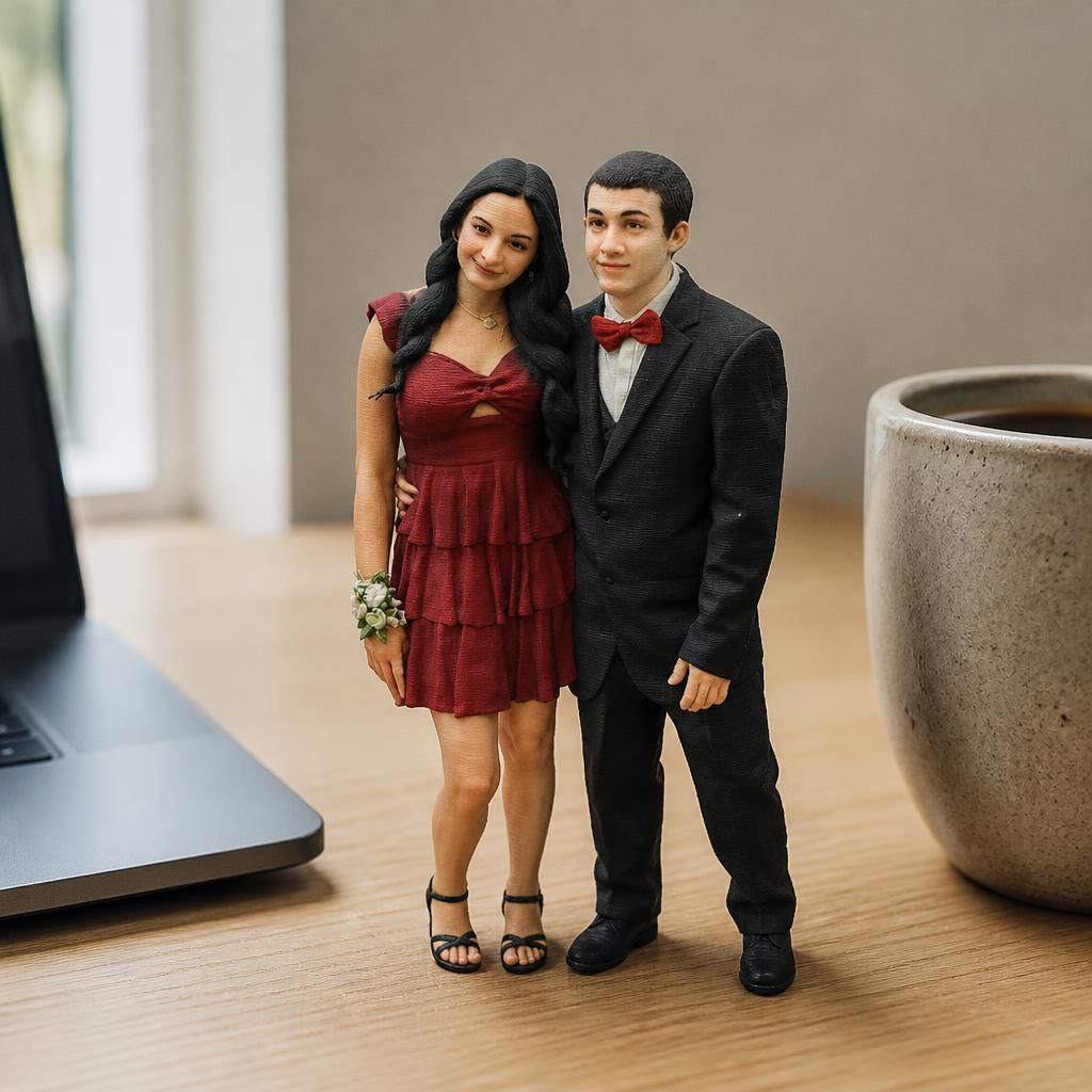 Kayla&Chase as a real 3D print on a desk